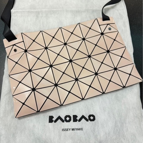三宅一生 issey miyake BAO BAO 斜背包 肩背包 粉色