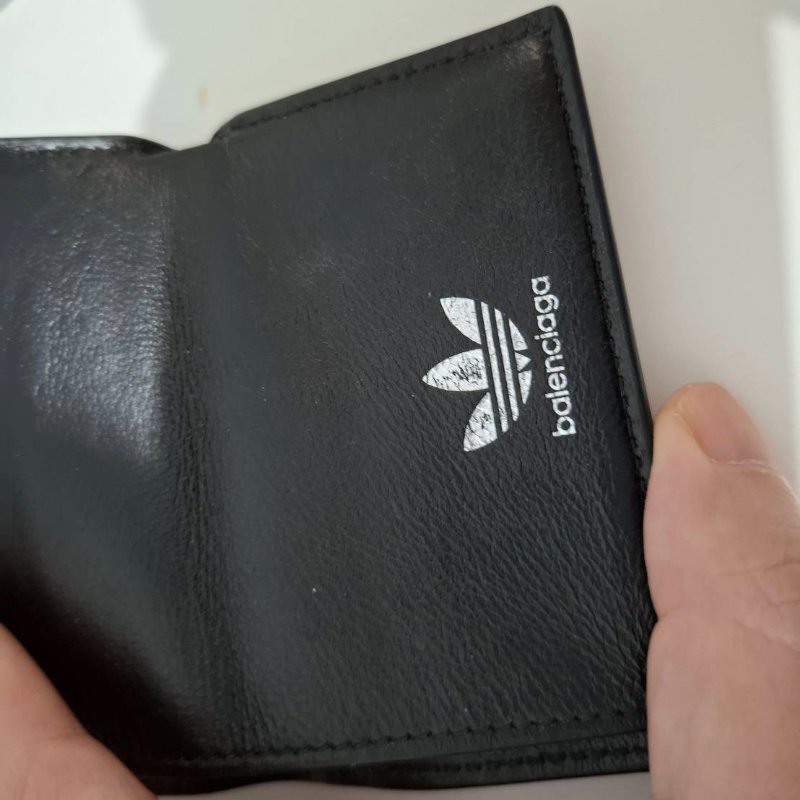 Balenciaga x Adidas 聯名三葉草三折短夾-8