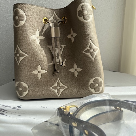 Lv斑鳩灰最美水桶包