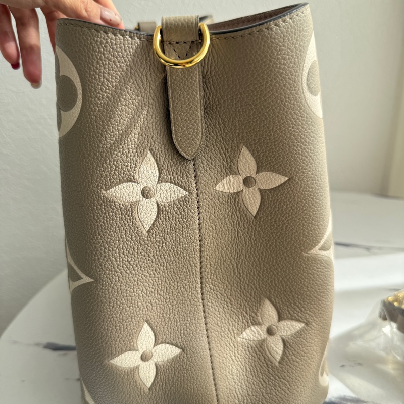 Lv斑鳩灰最美水桶包-1