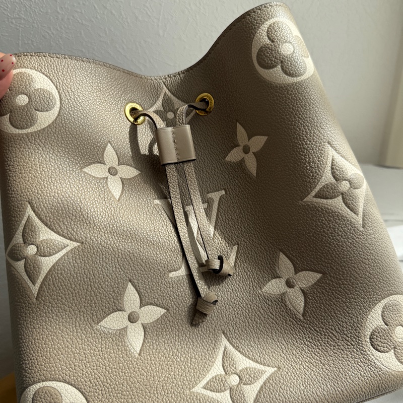 Lv斑鳩灰最美水桶包-4