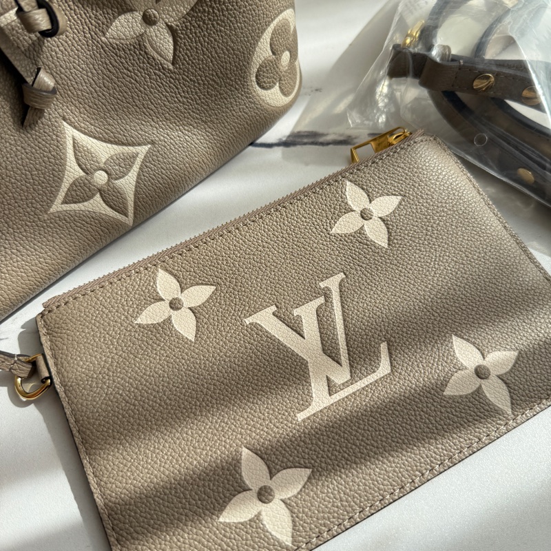 Lv斑鳩灰最美水桶包-5