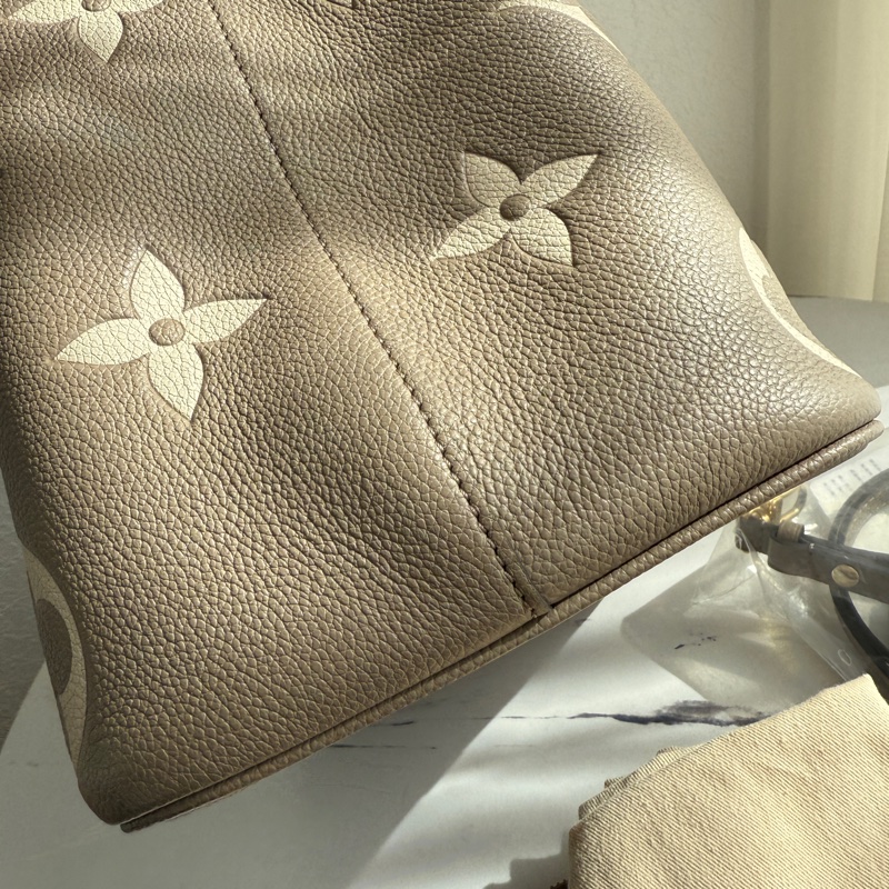 Lv斑鳩灰最美水桶包-6