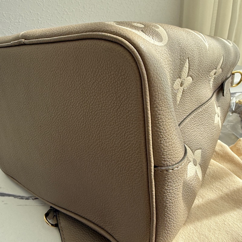 Lv斑鳩灰最美水桶包-8