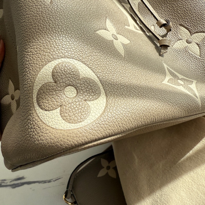 Lv斑鳩灰最美水桶包-11