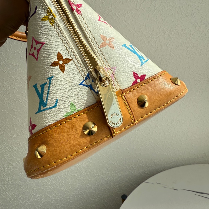 LV Alma 白彩貝殼包-13