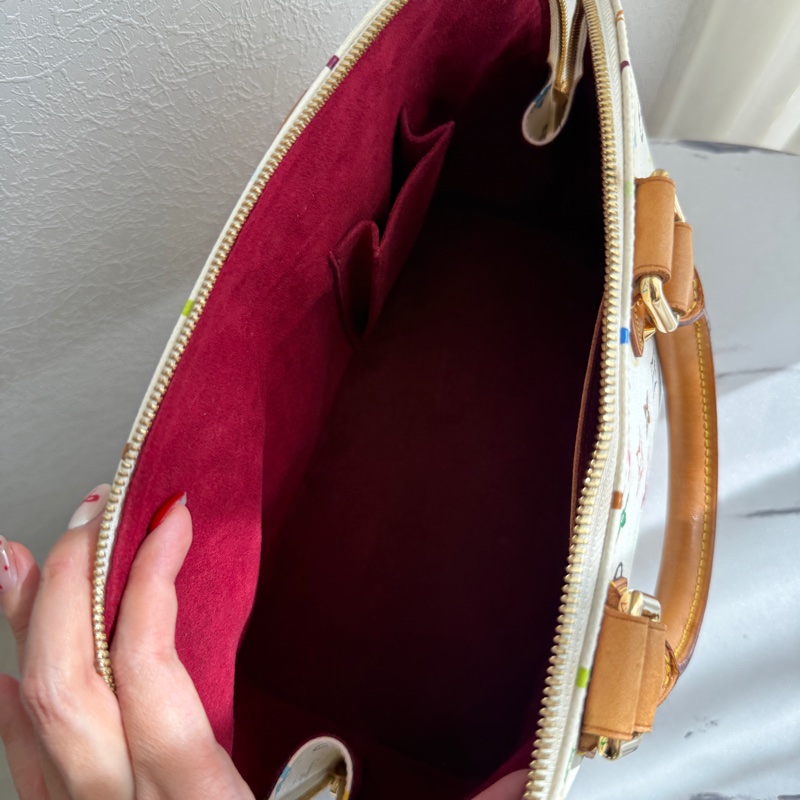 LV Alma 白彩貝殼包-21