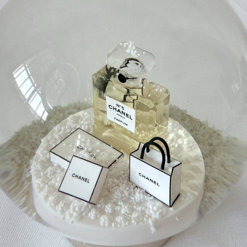 CHANEL 全新N°5香水白金水晶球-1