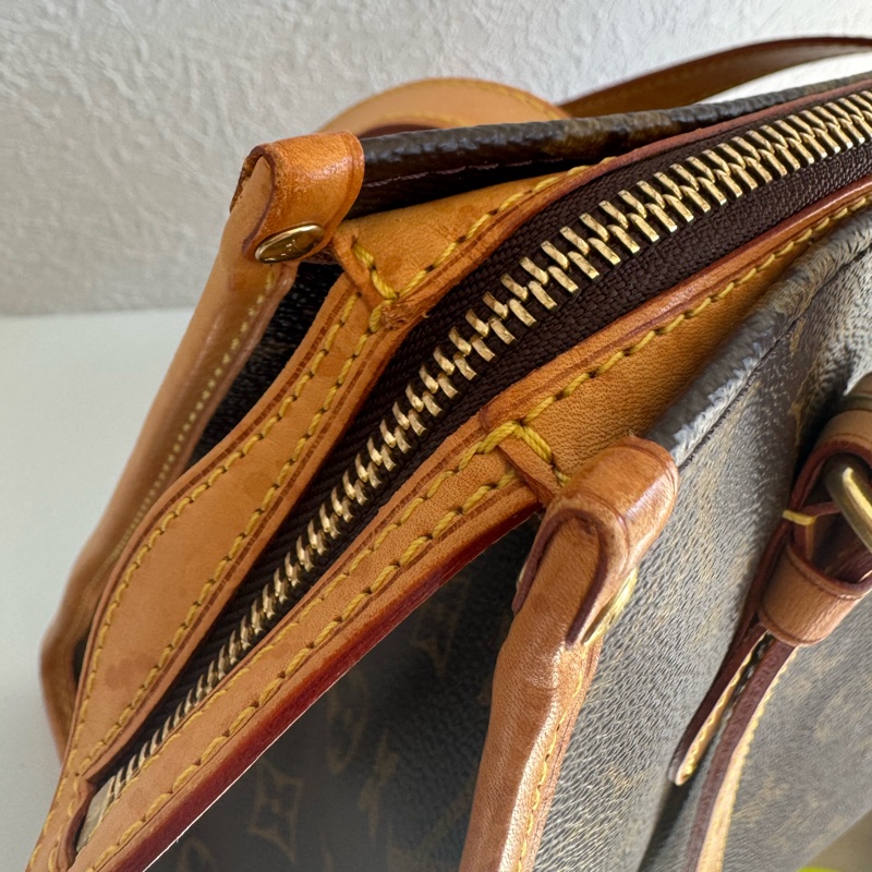 LV花紋雙小金球吊飾肩背包  少見特別款-27