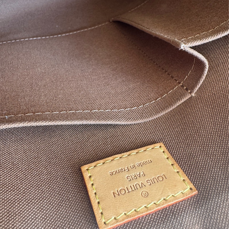 LV花紋雙小金球吊飾肩背包  少見特別款-50