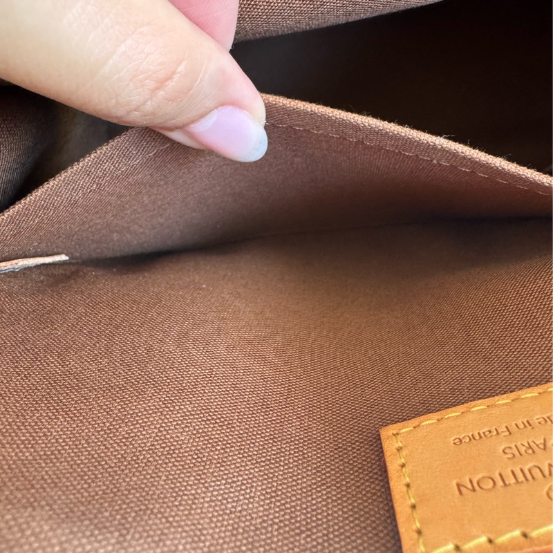 LV花紋雙小金球吊飾肩背包  少見特別款-51