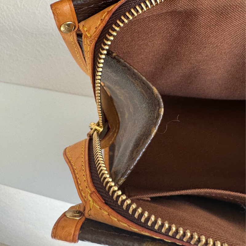 LV花紋雙小金球吊飾肩背包  少見特別款-55