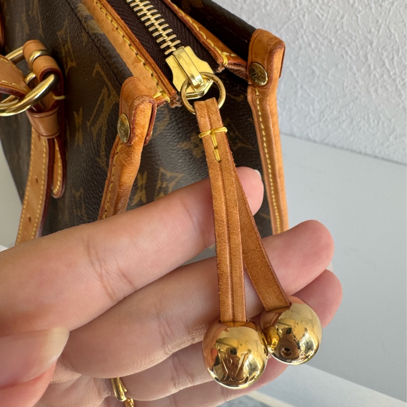 LV花紋雙小金球吊飾肩背包  少見特別款-56