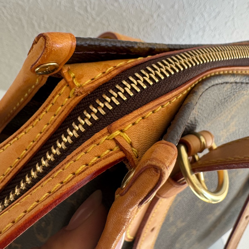 LV花紋雙小金球吊飾肩背包  少見特別款-59