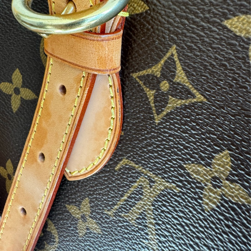 LV花紋雙小金球吊飾肩背包  少見特別款-62