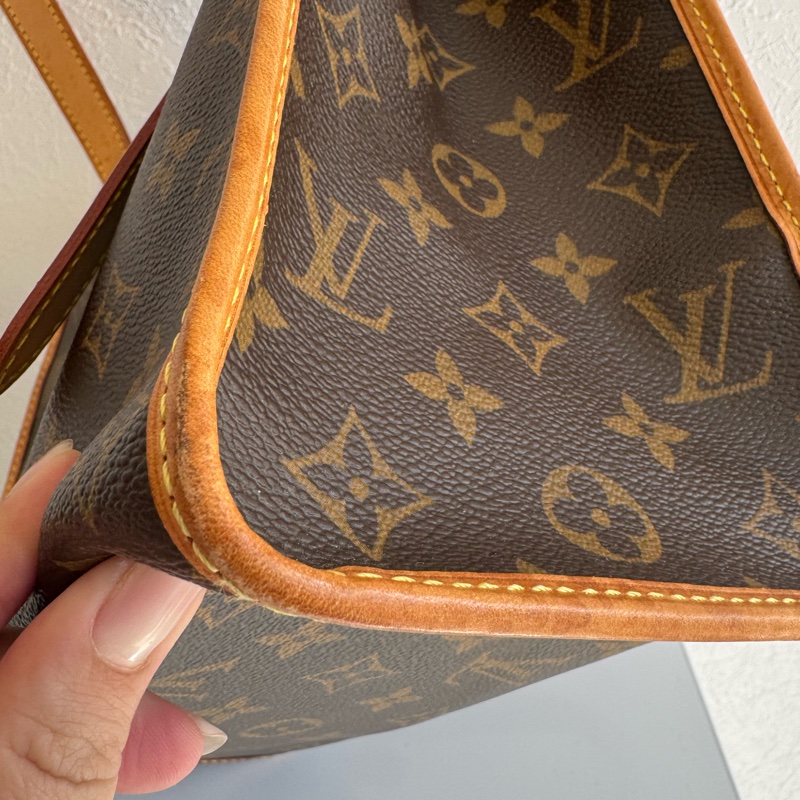 LV花紋雙小金球吊飾肩背包  少見特別款-67