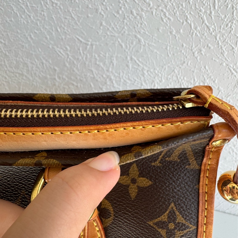 LV花紋雙小金球吊飾肩背包  少見特別款-71