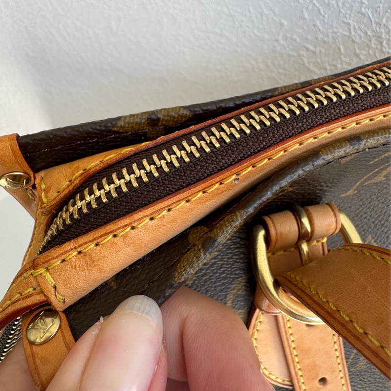 LV花紋雙小金球吊飾肩背包  少見特別款-73