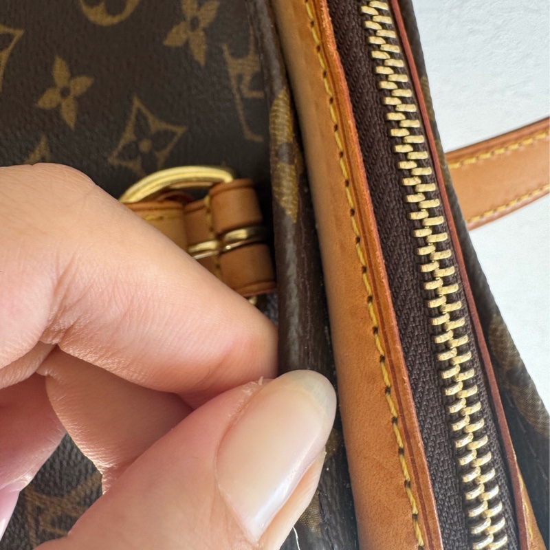 LV花紋雙小金球吊飾肩背包  少見特別款-74