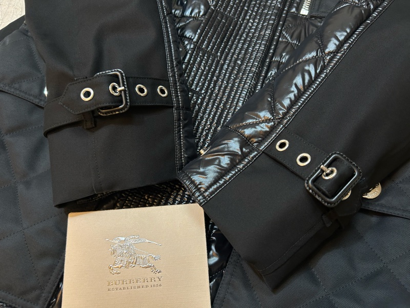 BURBERRY英國男款黑色絎縫拼接風衣44-5