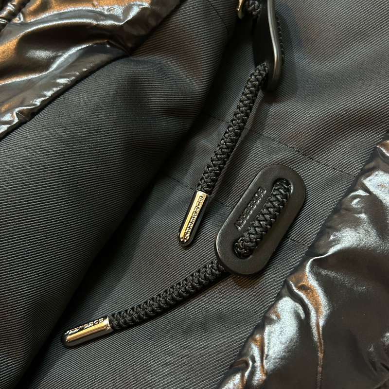 BURBERRY英國男款黑色絎縫拼接風衣44-17