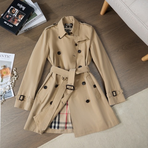 BURBERRY trench coat