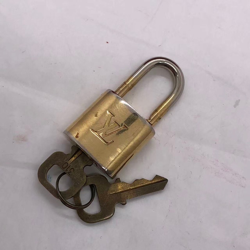 Lv路易威登紅色水波紋枕頭手提包 尺寸:25✖️28，配件鎖鑰匙-8