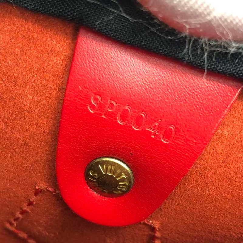 Lv路易威登紅色水波紋枕頭手提包 尺寸:25✖️28，配件鎖鑰匙-15