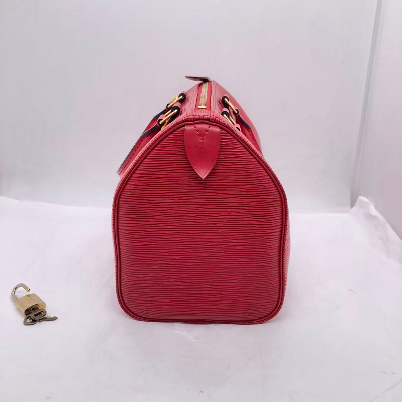 Lv路易威登紅色水波紋枕頭手提包 尺寸:25✖️28，配件鎖鑰匙-21