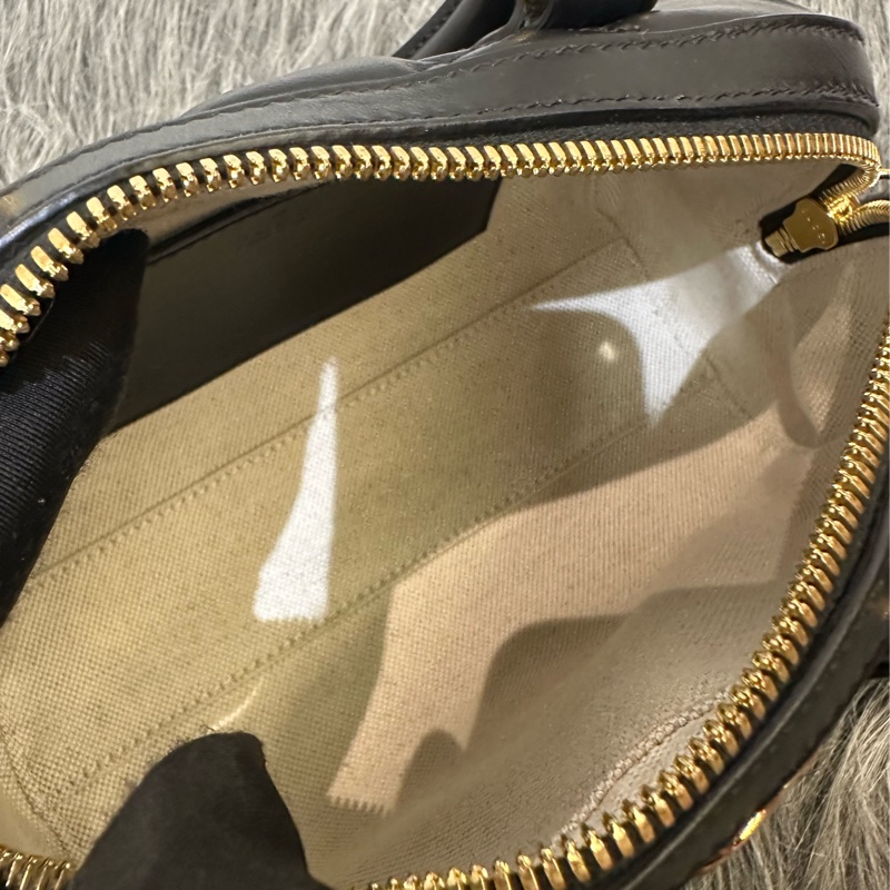 Gucci 黑牛皮壓紋金釦手提斜背波士頓包-10