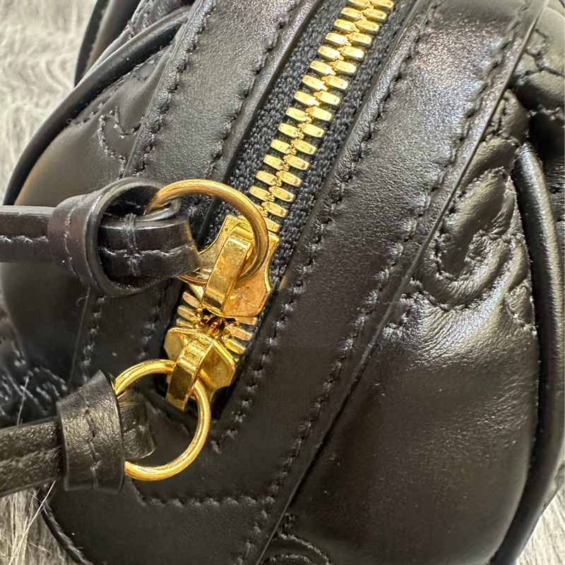 Gucci 黑牛皮壓紋金釦手提斜背波士頓包-11