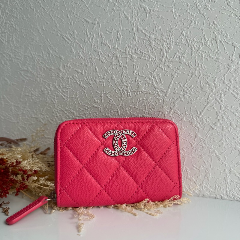 Chanel粉荔枝皮鏤空logoㄇ拉零錢包-0