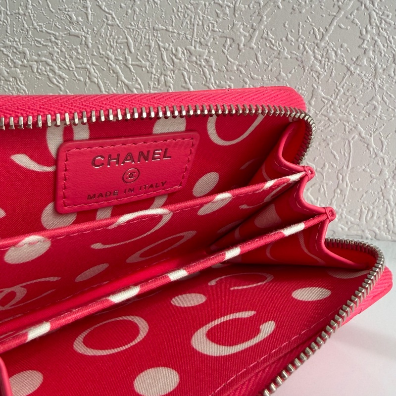 Chanel粉荔枝皮鏤空logoㄇ拉零錢包-10