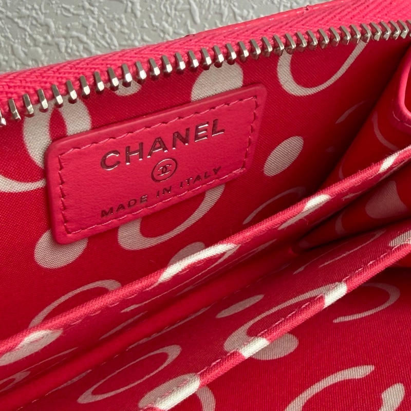 Chanel粉荔枝皮鏤空logoㄇ拉零錢包-14