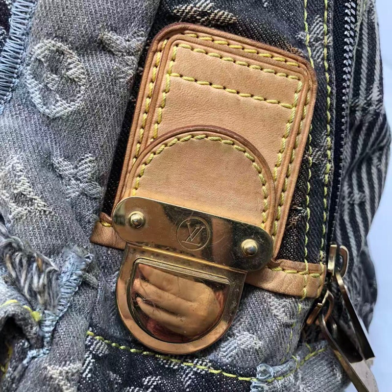 Vuitton/路易威登 中古牛仔拼接手提包  LV中古牛仔拼接手提包，經典老花，牛仔拼接設計，容量大，正常使用痕跡，牛仔包-17