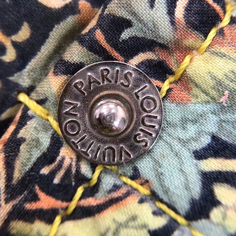 Vuitton/路易威登 中古牛仔拼接手提包  LV中古牛仔拼接手提包，經典老花，牛仔拼接設計，容量大，正常使用痕跡，牛仔包-24