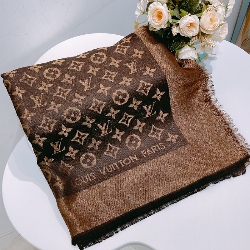 TW4549 Louis Vuitton路易威登 閃金咖色經典logo大方巾 Monogram Shine Shawl Sacrf 50% Slik x 20% Wool-1
