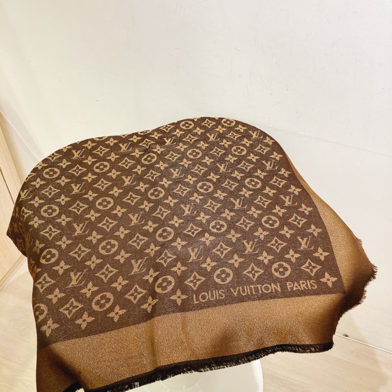 TW4549 Louis Vuitton路易威登 閃金咖色經典logo大方巾 Monogram Shine Shawl Sacrf 50% Slik x 20% Wool-4