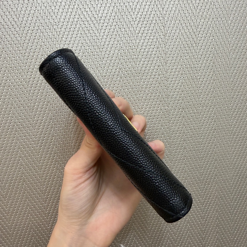 YSL 黑魚子醬牛皮金釦對釦短夾-6