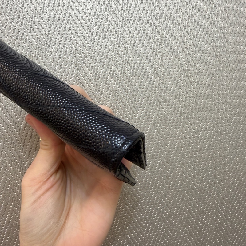 YSL 黑魚子醬牛皮金釦對釦短夾-8