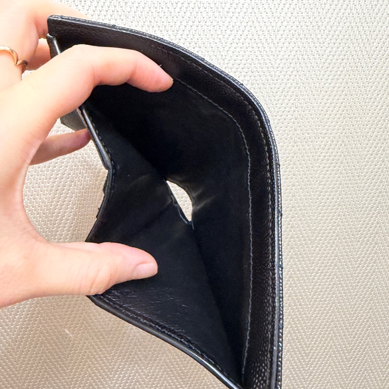 YSL 黑魚子醬牛皮金釦對釦短夾-11