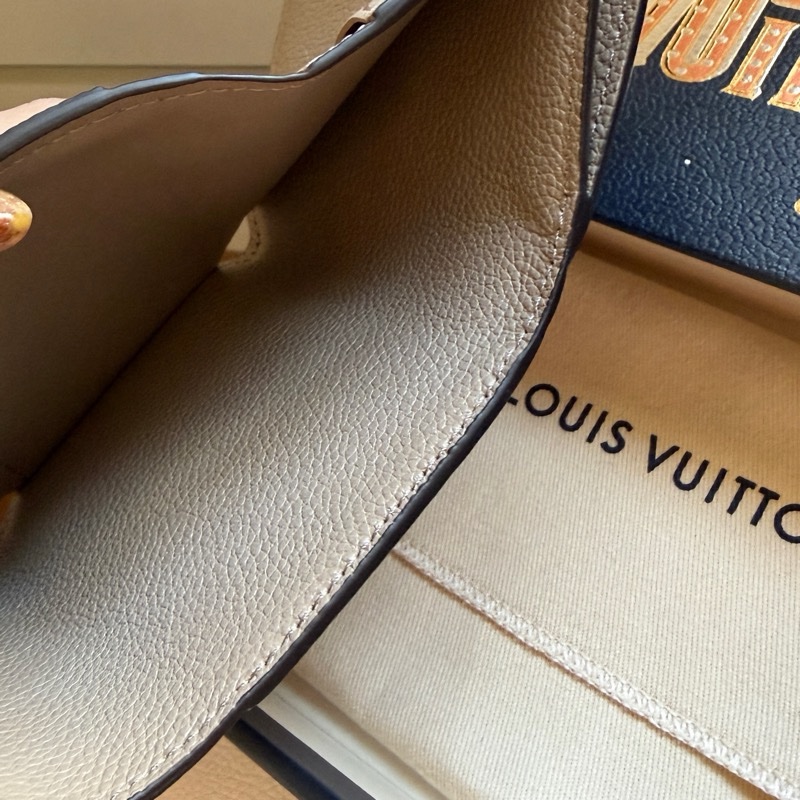 送禮首選❤️ LV Louis Vuitton Zoé 壓花logo 皮革短夾 短銀包 奶茶色 大象灰 小銀包 零錢格-5