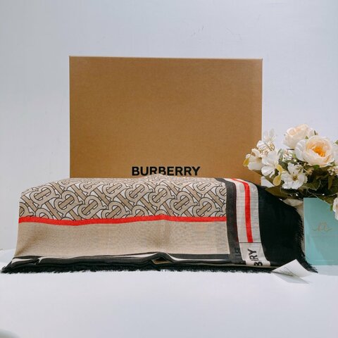 TW4550 Burberry 巴寶莉JB Logo方圍巾 Supreme Scarf 140 x 140cm 51% Wool x 49% Slik