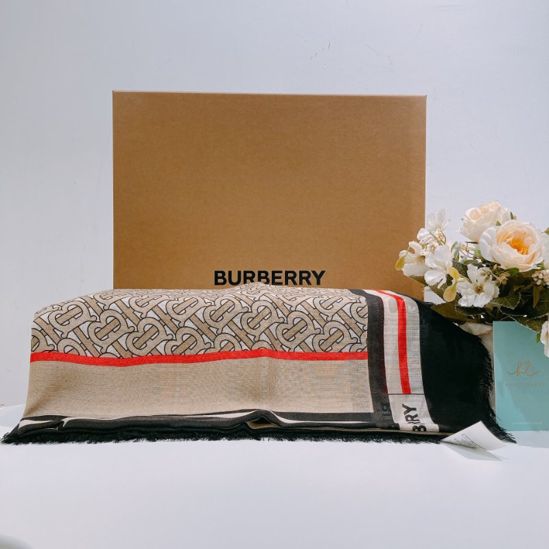 TW4550 Burberry 巴寶莉JB Logo方圍巾 Supreme Scarf 140 x 140cm 51% Wool x 49% Slik-0