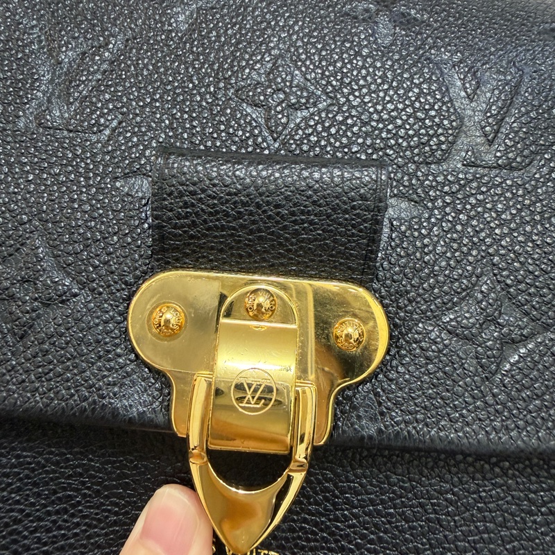 LV 黑牛皮壓紋金釦Vavin BB肩斜背包M44550-1