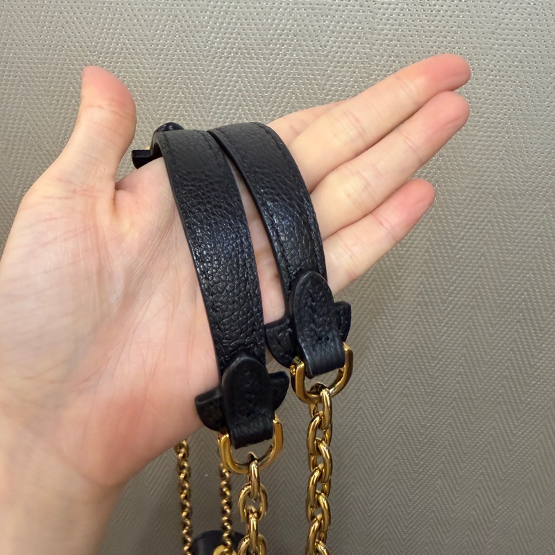 LV 黑牛皮壓紋金釦Vavin BB肩斜背包M44550-13