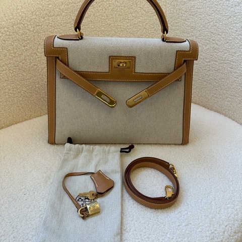 新到📍愛馬仕 Kelly 32 帆布拼皮 圈Y原始成色 品相極佳幾乎全新！拼色真的絕了，圈Y設計很特別，