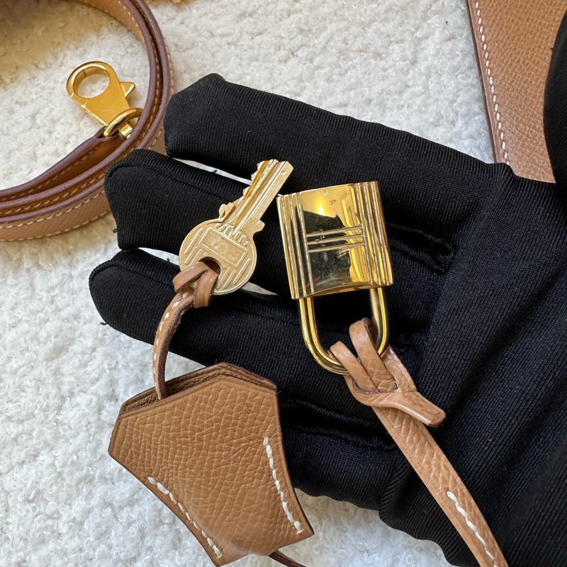 新到📍愛馬仕 Kelly 32 帆布拼皮 圈Y原始成色 品相極佳幾乎全新!拼色真的絕了,圈Y設計很特別,-22