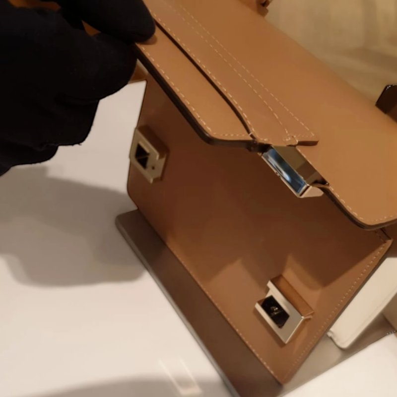 🎊佳節特賣🎁Delvaux Madame Chaine小型鍊帶牛皮肩揹包 白色/ 牛奶糖色-6