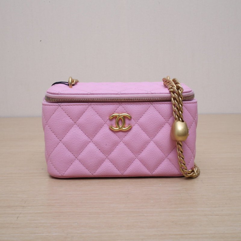 CHANEL 23P長盒子化妝包帶鏡子16粉色荔枝牛皮鐳射標金扣愛心金球肩帶肩背包-1